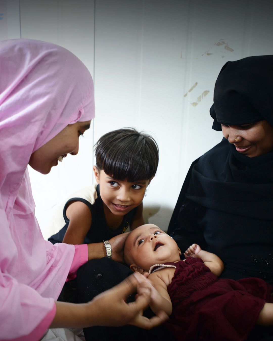Midwife Razia carries out a checkup on Maimuna* (4 months) in a health centre, Bangladesh